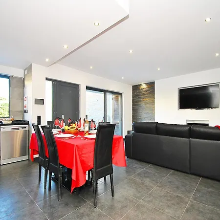 Contemporary W Private *