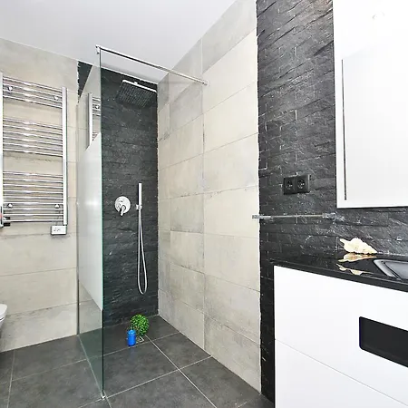 Villa Contemporary W Private