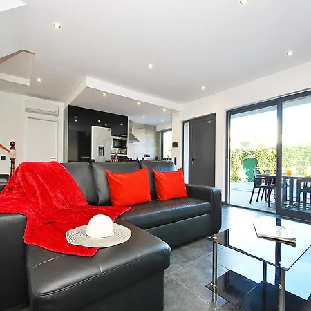 Villa Contemporary W Private